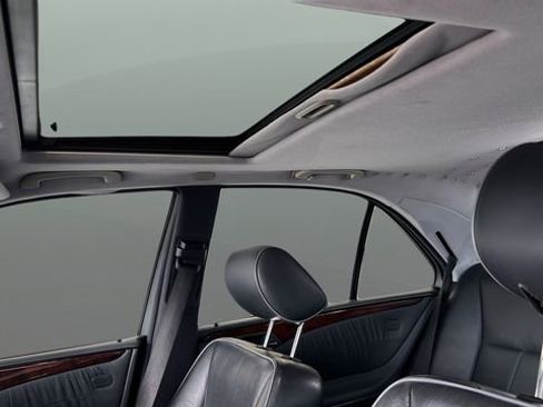 Used 2000 Mercedes-Benz E 320 Sedan image 12