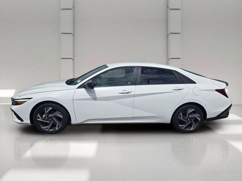 Used 2025 Hyundai Elantra Sport FWD image 4