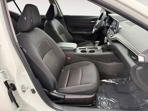 Used 2025 Nissan Altima 2.5 SV FWD image 19