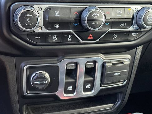 Used 2020 Jeep Wrangler Sport AWD/4WD image 17