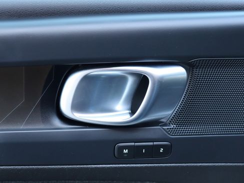 Used 2024 Volvo C40 Recharge Core image 24