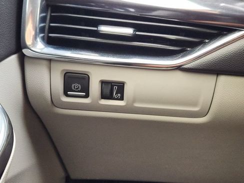 Used 2023 Cadillac XT4 Luxury w/ Cold Weather Package FWD image 23