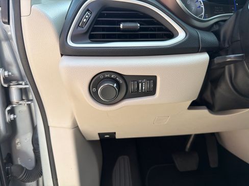 Used 2023 Chrysler Voyager LX FWD image 14