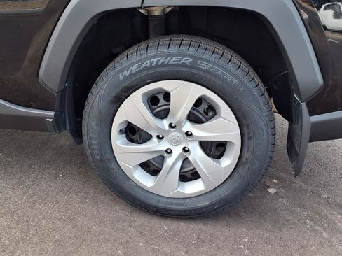 Certified 2021 Toyota RAV4 LE AWD/4WD image 19