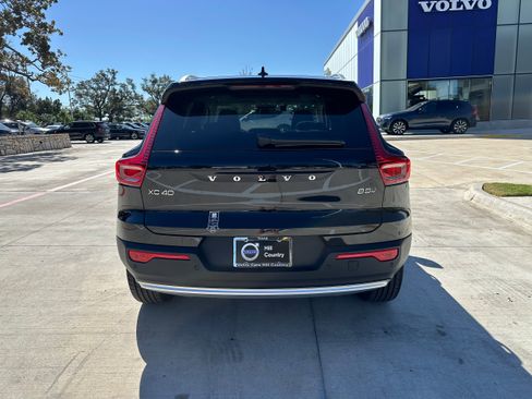 Used 2025 Volvo XC40 B5 Plus w/ Protection Package Premier image 5