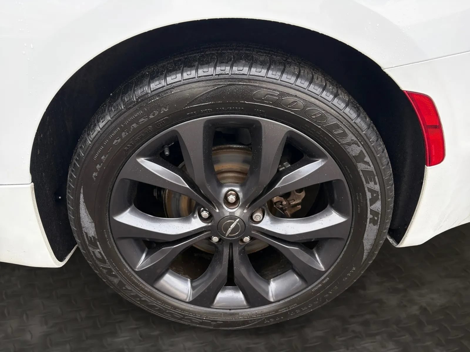 Used 2019 Chrysler Pacifica Limited w/ Advanced Safetytec Group FWD image 44