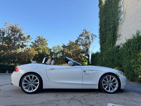 Used 2011 BMW Z4 sDrive35i image 6