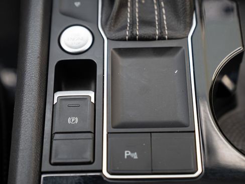 Used 2023 Volkswagen Atlas SE w/ Panoramic Sunroof Package image 39