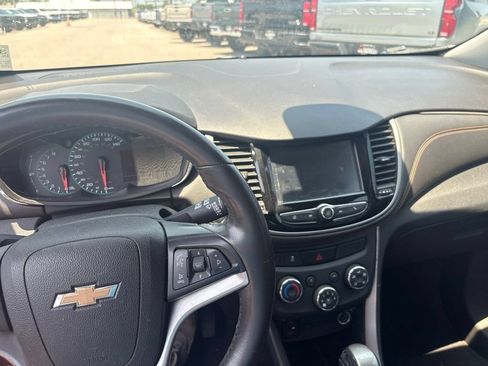 Used 2017 Chevrolet Trax LT w/ LT Convenience Package FWD image 24