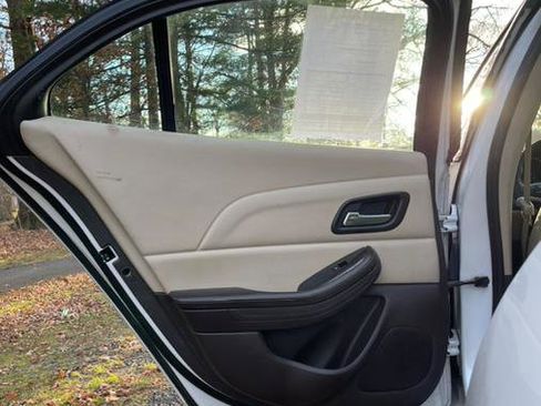 Used 2016 Chevrolet Malibu LT image 33