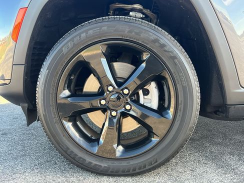 Used 2023 Jeep Grand Cherokee L Laredo image 10