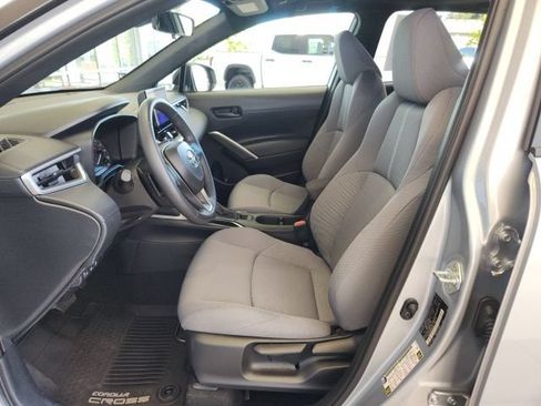 Used 2024 Toyota Corolla Cross AWD Hybrid w/ Moonroof Package image 15