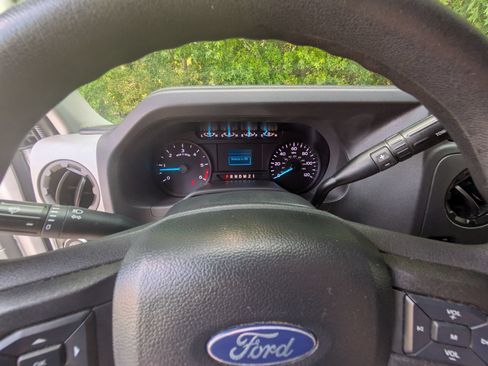 Certified 2024 Ford E-450 and Econoline 450 Super Duty w/ Power Windows & Locks Group RWD image 17