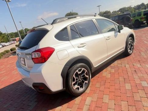 Used 2017 Subaru Crosstrek 2.0i Premium AWD/4WD image 9