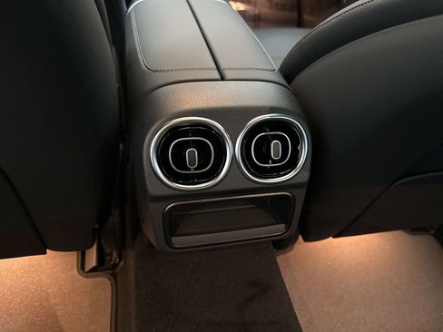 Used 2025 Mercedes-Benz C 300 Sedan image 20