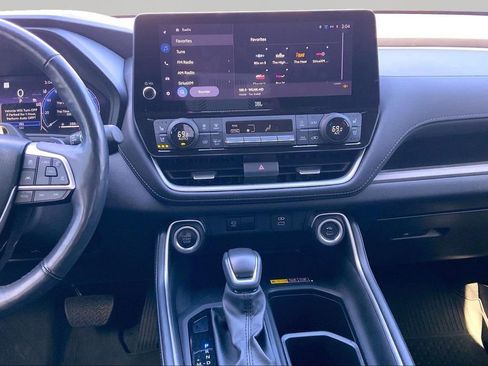 Used 2024 Toyota Grand Highlander Platinum image 9