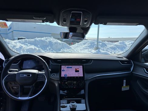 New 2025 Jeep Grand Cherokee L Limited AWD/4WD image 29