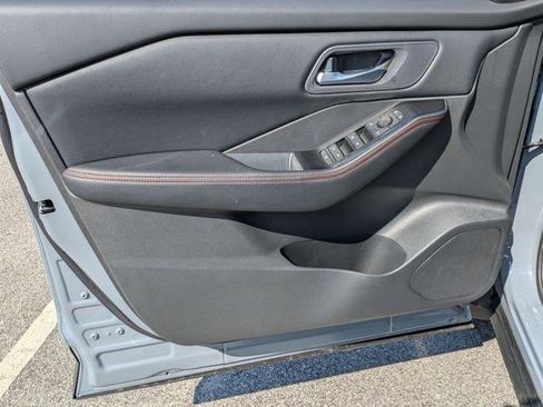 Certified 2026 Nissan Rogue SV AWD/4WD image 11