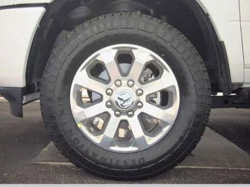 Used 2025 RAM 2500 Laramie AWD/4WD image 3