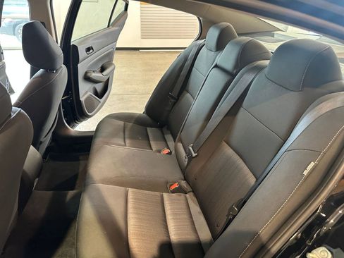 Used 2025 Nissan Altima 2.5 SV image 38