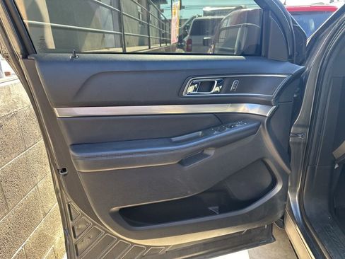 Used 2018 Ford Explorer XLT image 7