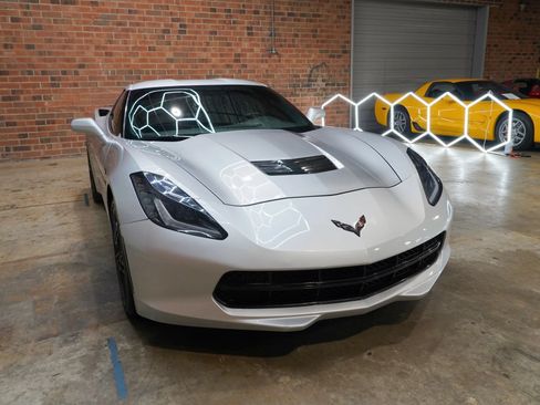 Used 2017 Chevrolet Corvette Stingray Coupe w/ Carbon Flash Badge Package RWD image 4