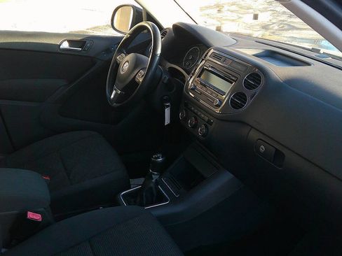 Used 2013 Volkswagen Tiguan S image 15