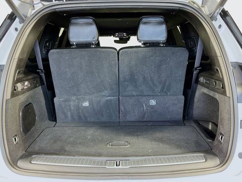 Used 2023 Jeep Grand Cherokee L Overland w/ MOPAR Finishing Package AWD/4WD image 9