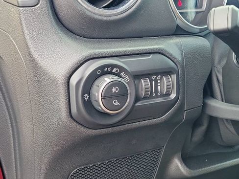 Used 2021 Jeep Gladiator Overland AWD/4WD image 18