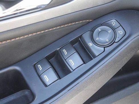 Used 2020 Chevrolet Traverse LT FWD image 26