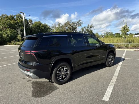 Used 2026 Chevrolet Traverse LT w/ Driver Confidence Package FWD image 3