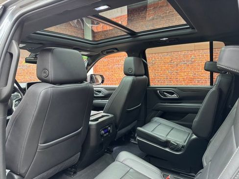 Used 2021 Chevrolet Suburban LT image 25