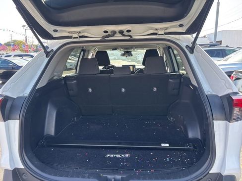 Used 2022 Toyota RAV4 LE w/ Carpet Mat Package (TMS) AWD/4WD image 13