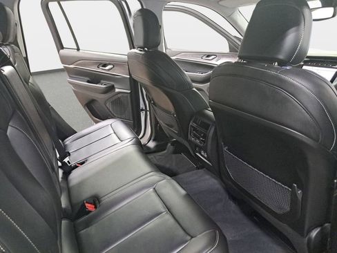 Used 2023 Jeep Grand Cherokee Limited image 12