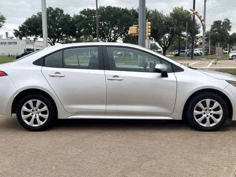 Used 2025 Toyota Corolla LE FWD image 6