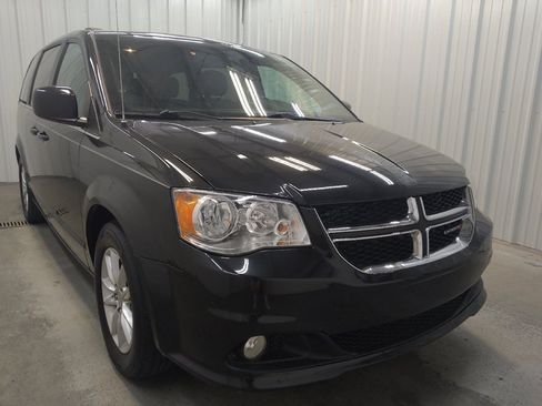 Used 2019 Dodge Grand Caravan SXT FWD image 13