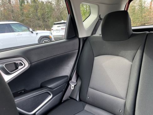 Used 2025 Kia Soul LX w/ LX Technology Package image 37