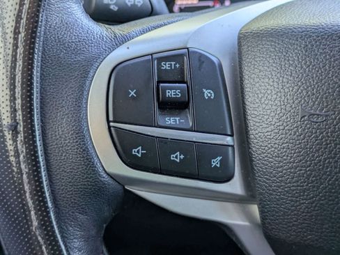 Used 2023 Ford Explorer XLT w/ Equipment Group 202A RWD image 8
