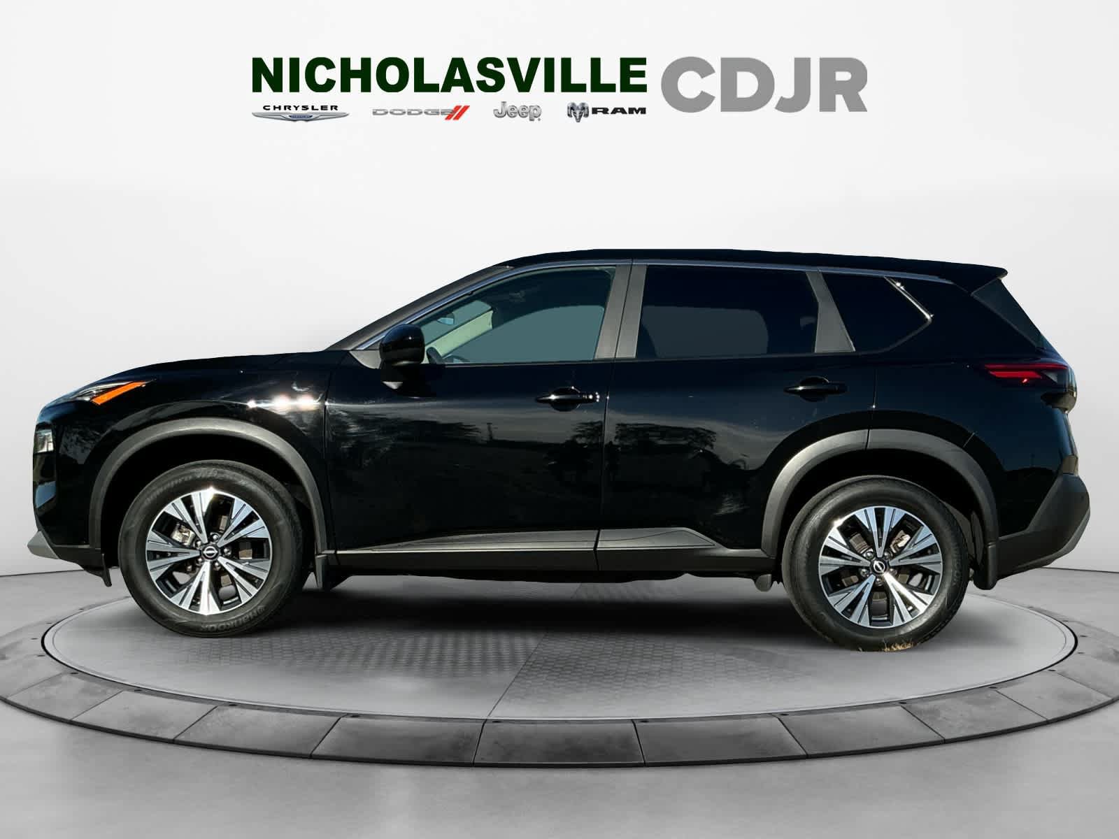 Used 2023 Nissan Rogue SV AWD/4WD image 2