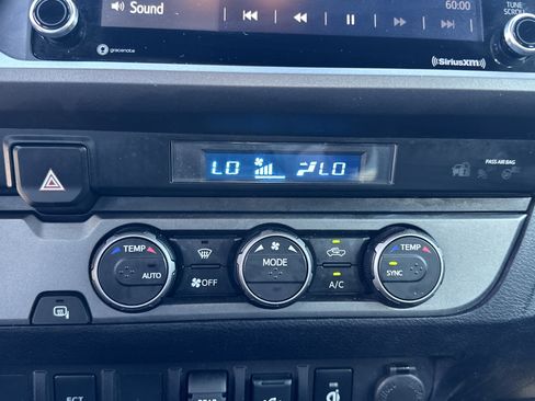 Used 2022 Toyota Tacoma TRD Off-Road image 7