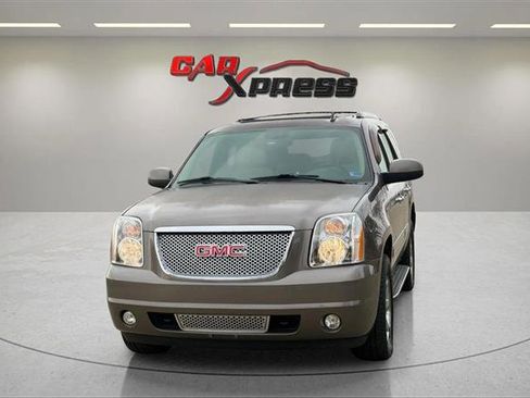 Used 2013 GMC Yukon Denali image 3