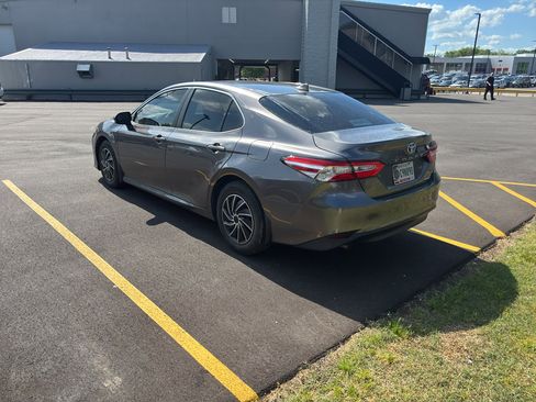 Used 2020 Toyota Camry LE FWD image 3