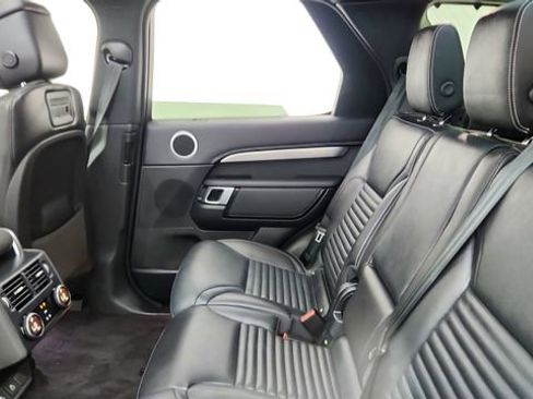 Used 2024 Land Rover Discovery Dynamic SE AWD/4WD image 31