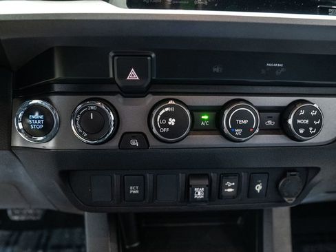 Used 2019 Toyota Tacoma TRD Sport image 19