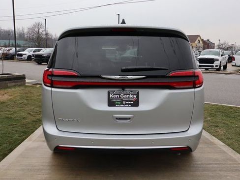 New 2026 Chrysler Pacifica Select FWD image 28