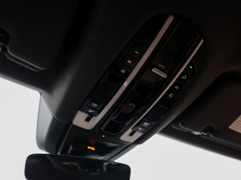 Certified 2022 Porsche Cayenne E-Hybrid image 21