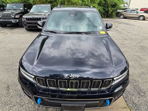 Used 2024 Jeep Grand Cherokee Overland w/ Advanced Protech Group III AWD/4WD image 13