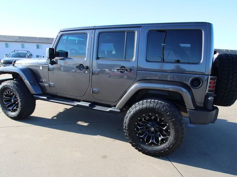Used 2018 Jeep Wrangler Unlimited Sahara image 15