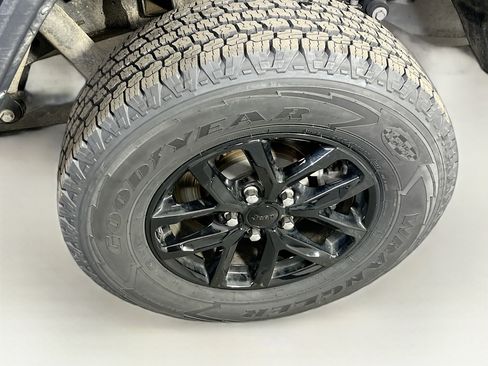 Used 2022 Jeep Gladiator Sport image 27