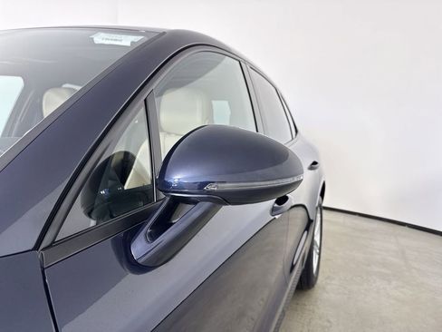 Certified 2023 Porsche Macan AWD/4WD image 12